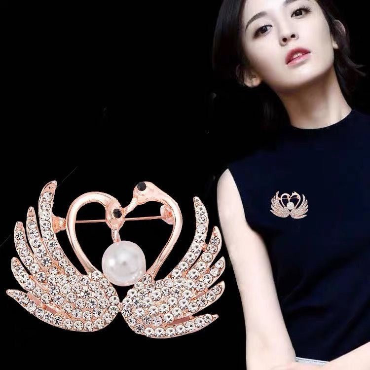 luxury fashion  brooch jewelry